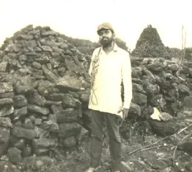 ಕುದುರೆಯ ನೆರಳಲ್ಲೊರಗಿದ ಆನೆ ೧. ಜಮಾಲಾಬಾದ್