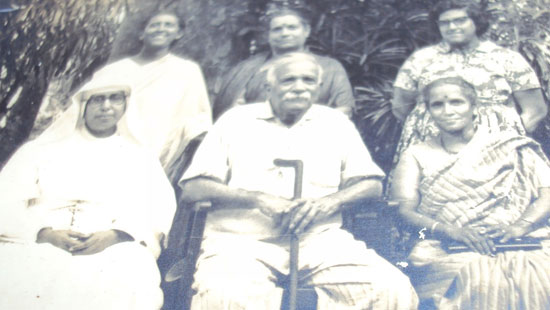 ಕತ್ತಲಿನಿಂದ ಬೆಳಕಿನೆಡೆಗೆ