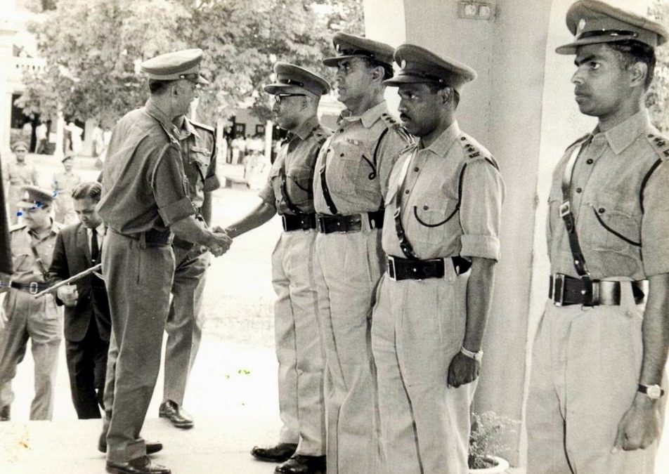 ದೋಣಿ ಸಾಗಲಿ ಮುಂದೆ ಹೋಗಲಿ